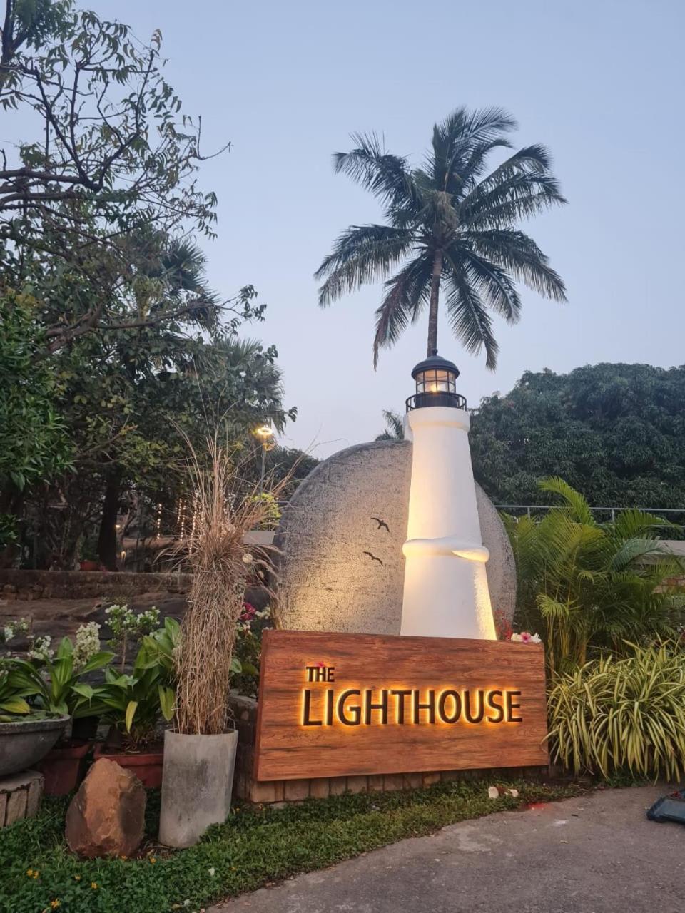 The Lighthouse - Formerly Known As Utan Sea Resort 탄 외부 사진