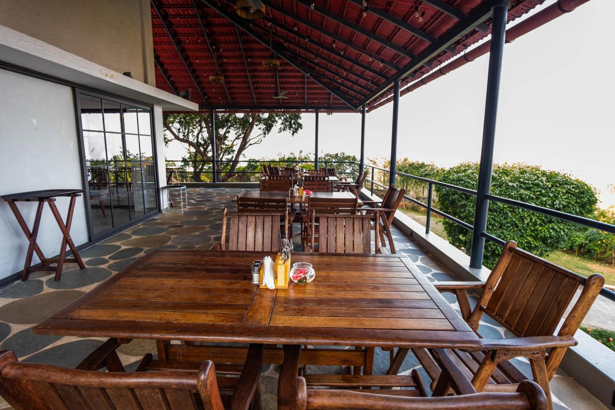 The Lighthouse - Formerly Known As Utan Sea Resort 탄 외부 사진